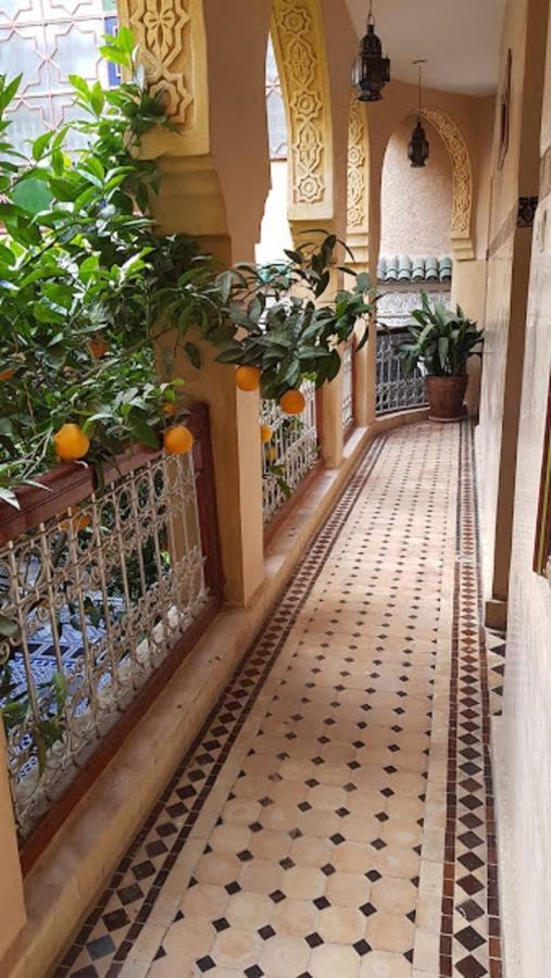 Riad Les Chrifis Navette Aeroport 24 Sur 24 페스 외부 사진