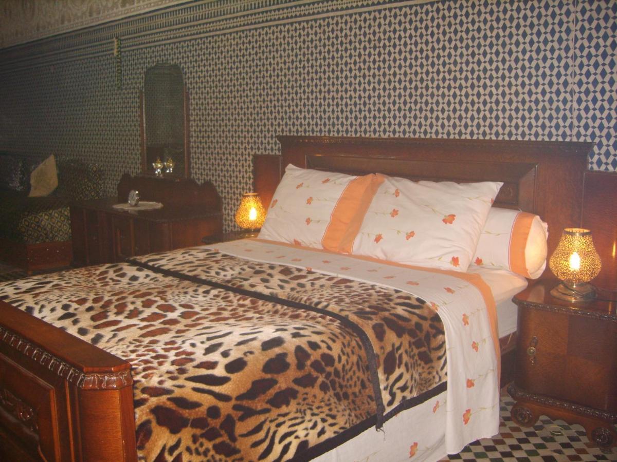 Riad Les Chrifis Navette Aeroport 24 Sur 24 페스 외부 사진