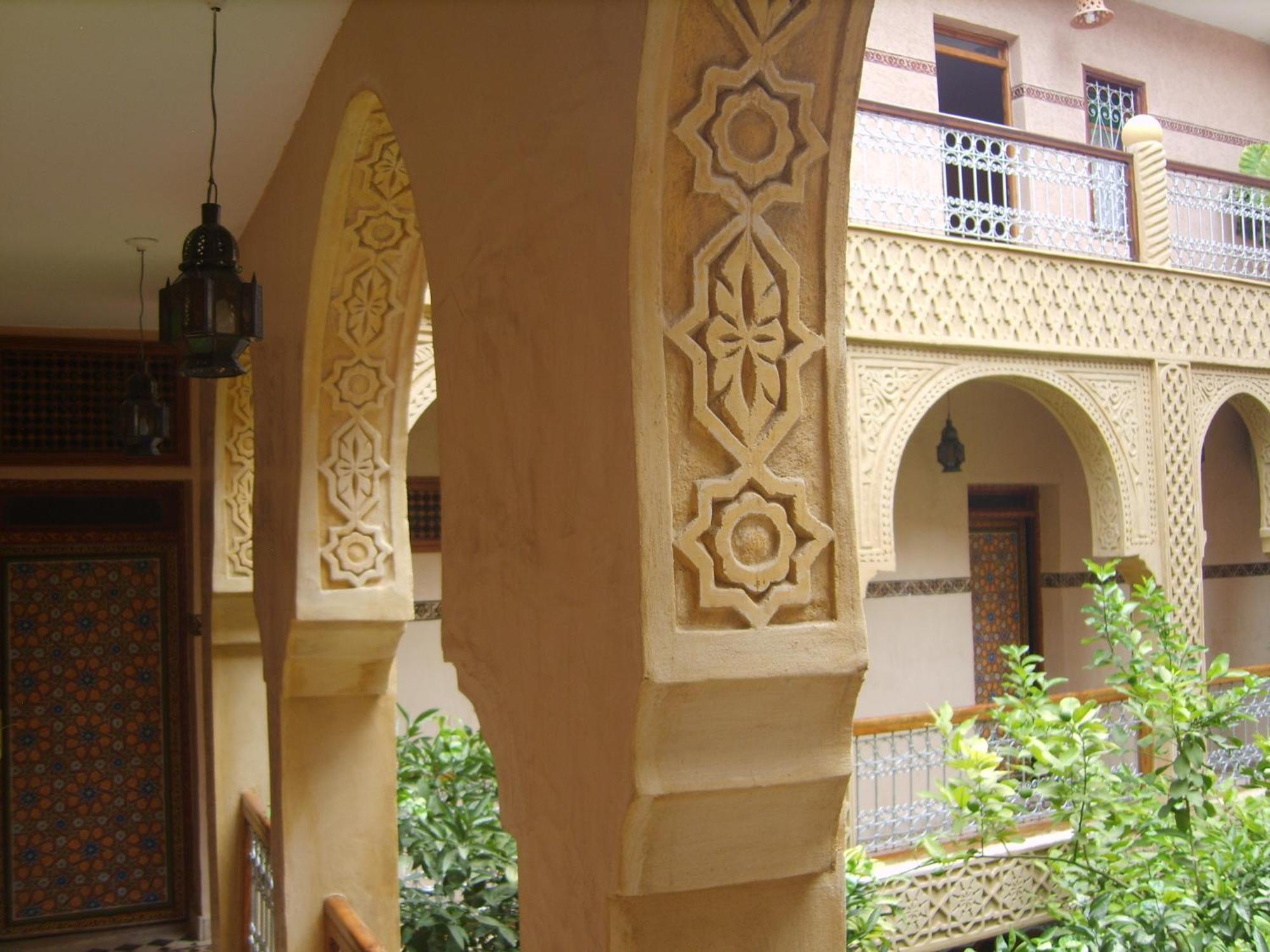Riad Les Chrifis Navette Aeroport 24 Sur 24 페스 외부 사진