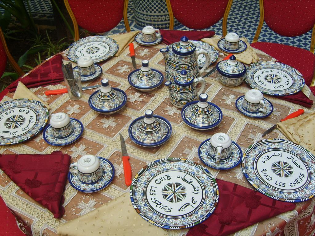 Riad Les Chrifis Navette Aeroport 24 Sur 24 페스 외부 사진