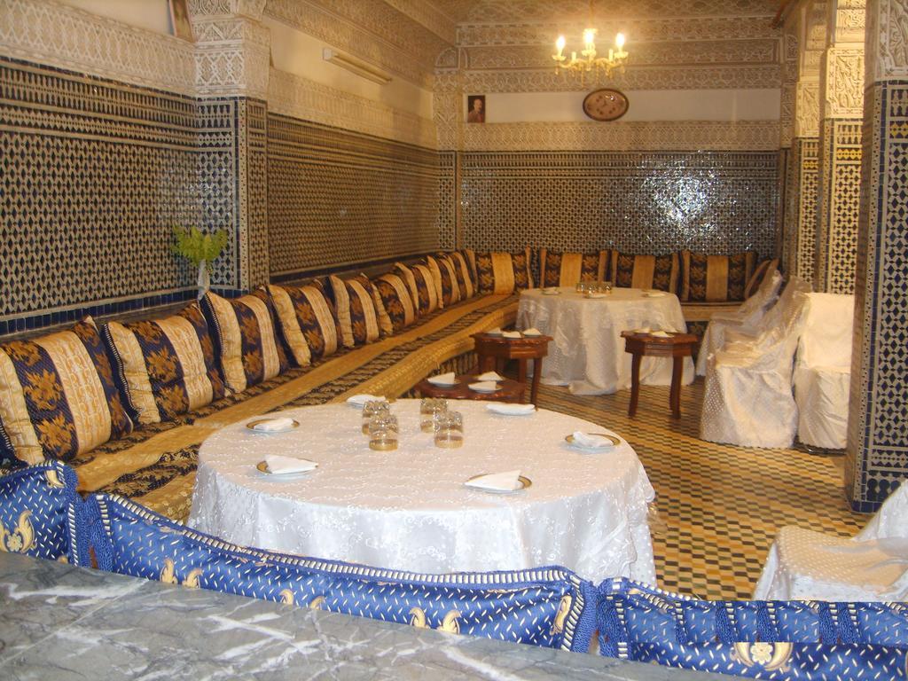 Riad Les Chrifis Navette Aeroport 24 Sur 24 페스 외부 사진