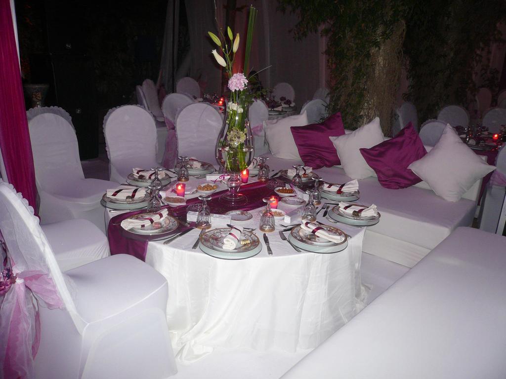 Riad Les Chrifis Navette Aeroport 24 Sur 24 페스 외부 사진