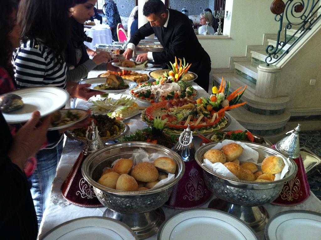 Riad Les Chrifis Navette Aeroport 24 Sur 24 페스 외부 사진