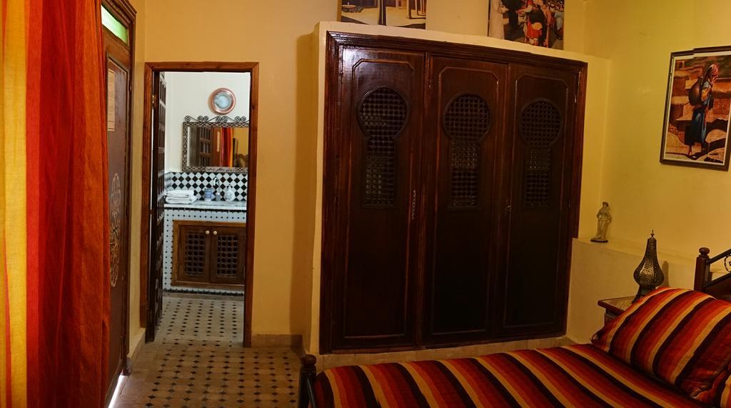 Riad Les Chrifis Navette Aeroport 24 Sur 24 페스 외부 사진