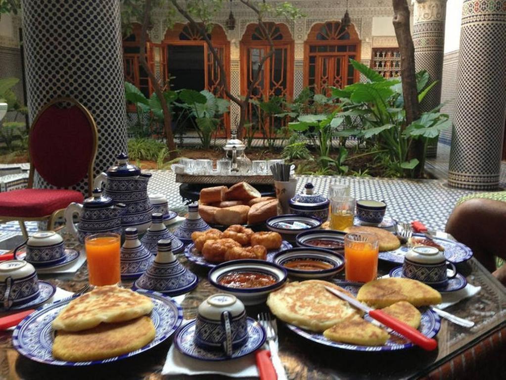 Riad Les Chrifis Navette Aeroport 24 Sur 24 페스 외부 사진