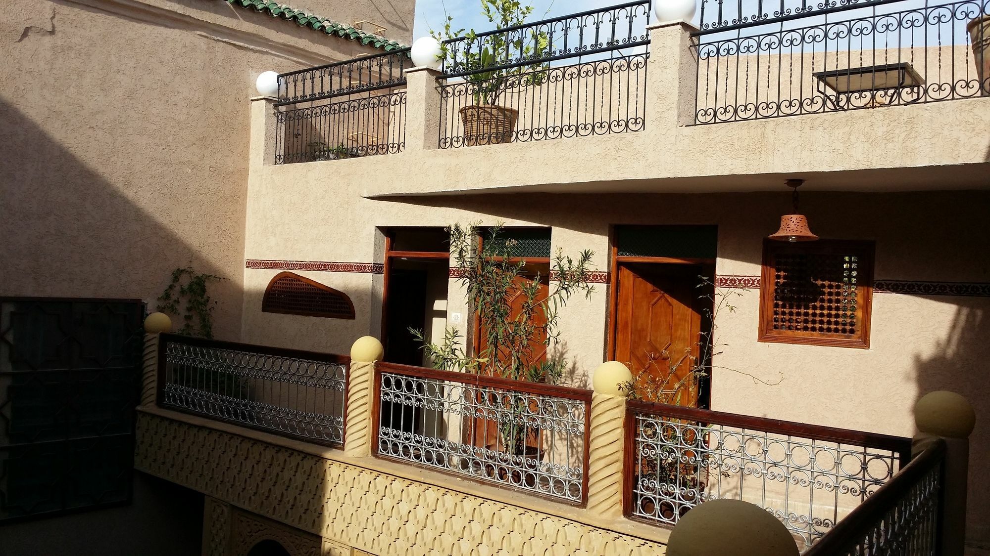 Riad Les Chrifis Navette Aeroport 24 Sur 24 페스 외부 사진